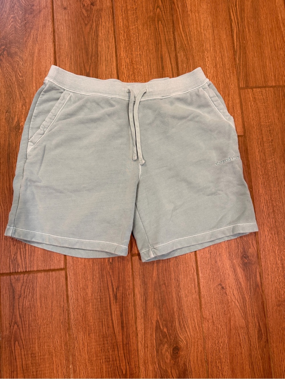 Vineyard Vines Men's Sage Green Drawstring Athletic Shorts 7” pockets/ medium